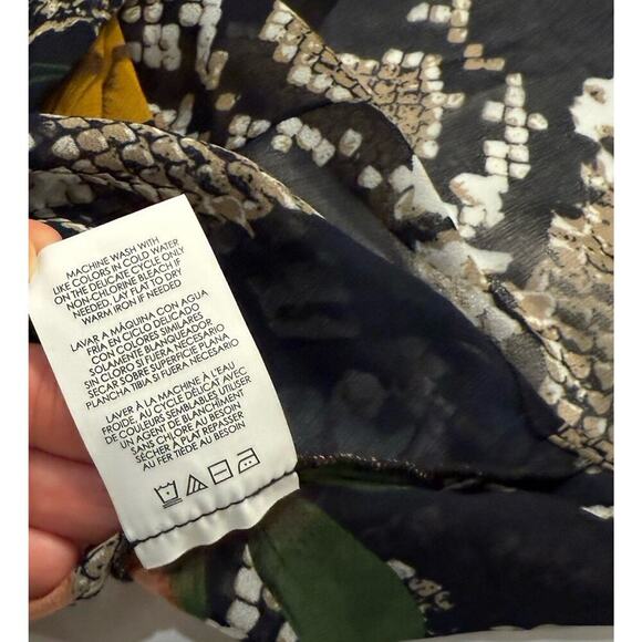Cabi Printed Blouse Size Small Career Top Snake Charmer Long Sleeve Artsy 3762 - Picture 12 of 12